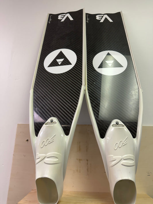 ALCHEMY V3-30 FREEDIVING FIN BLACK/WHITE C300 36/37 POCKET DEMO