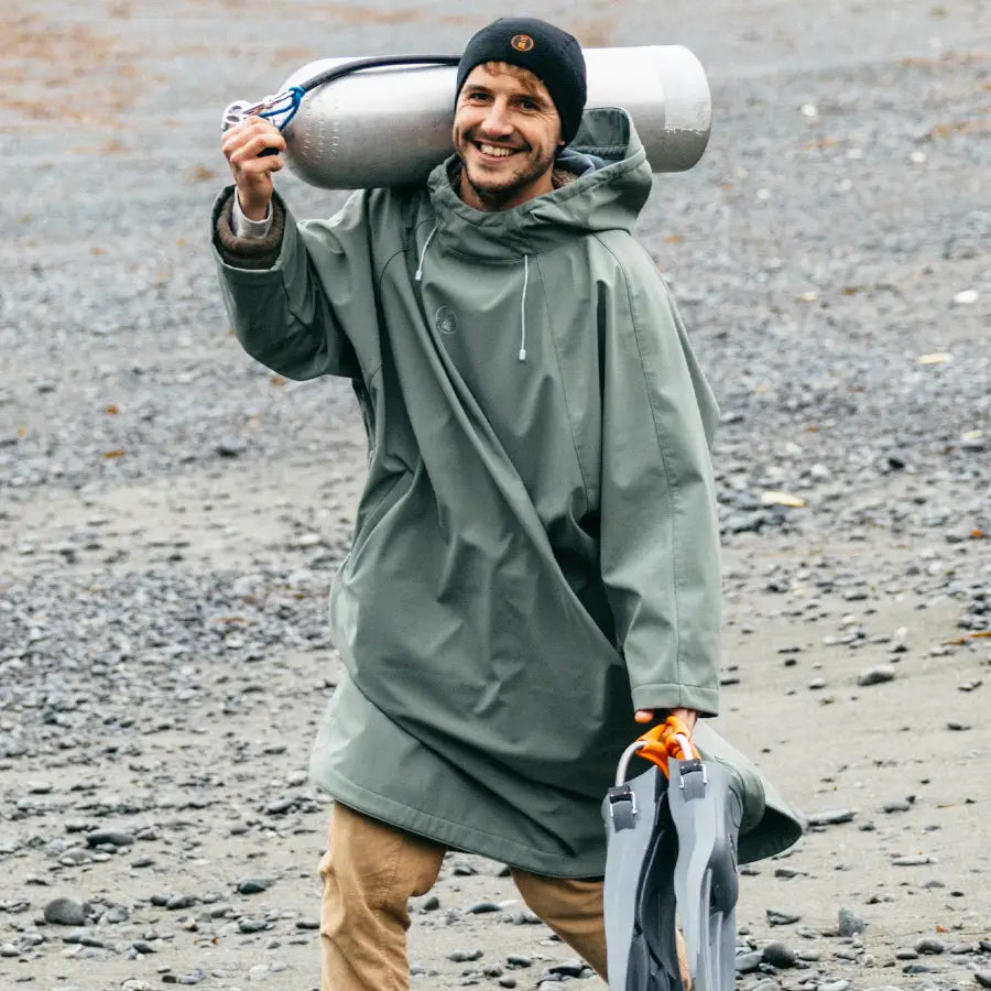 FOURTH ELEMENT STORM PONCHO SEA MOSS MEDIUM